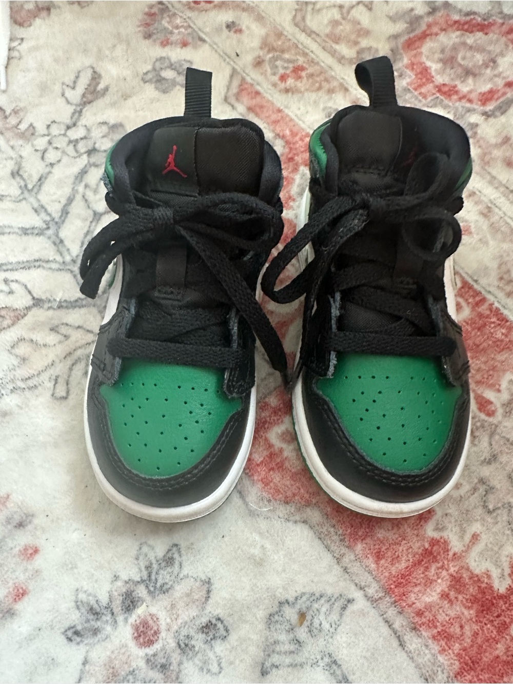 Nike Kids Black Green White High-Top Sneaker - Picture 2 of 2